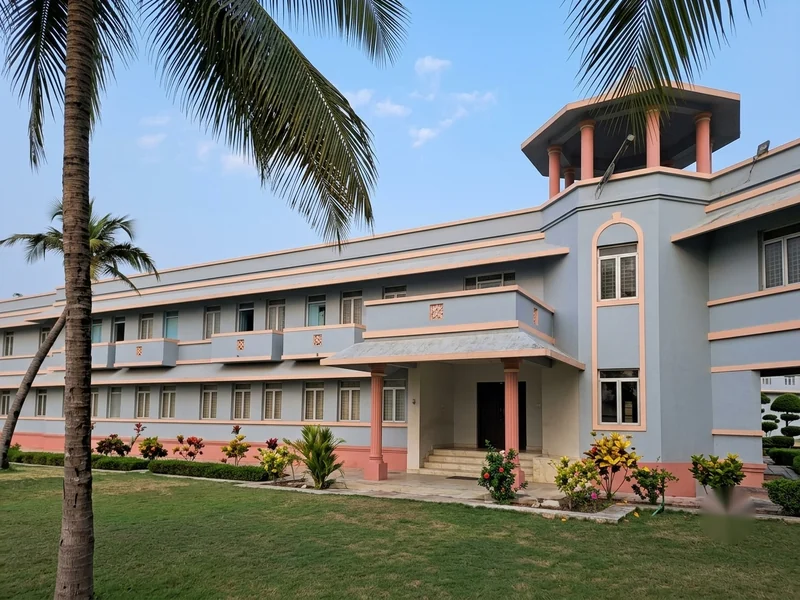 Front exterior view of Birla Guest House Puri opposite Puri Beach