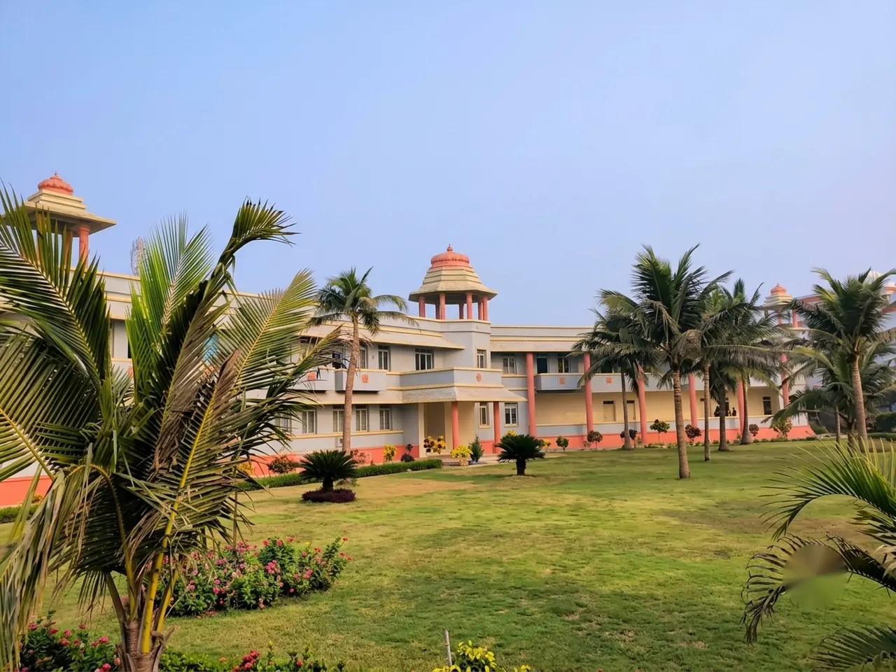 Birla Guest House Puri exterior opposite Puri Beach