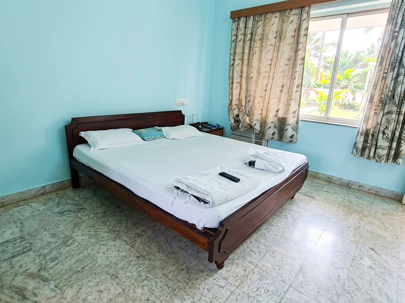 Sea-facing AC room with balcony on the first floor at Birla Guest House Puri
